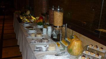 Daily local cuisine breakfast (USD 16.65 per person)