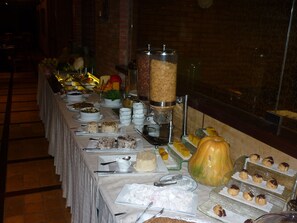 Daily local cuisine breakfast (USD 16.65 per person)