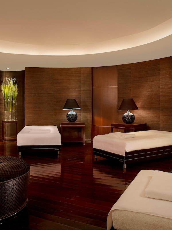 Sauna, hot tub, Turkish bath/hammam, body treatments, aromatherapy