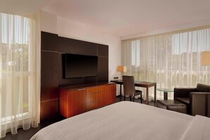 1 bedroom, hypo-allergenic bedding, down comforters, minibar - Sheraton Porto Hotel & Spa (Porto)