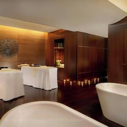 Sauna, hot tub, Turkish bath/hammam, body treatments, aromatherapy