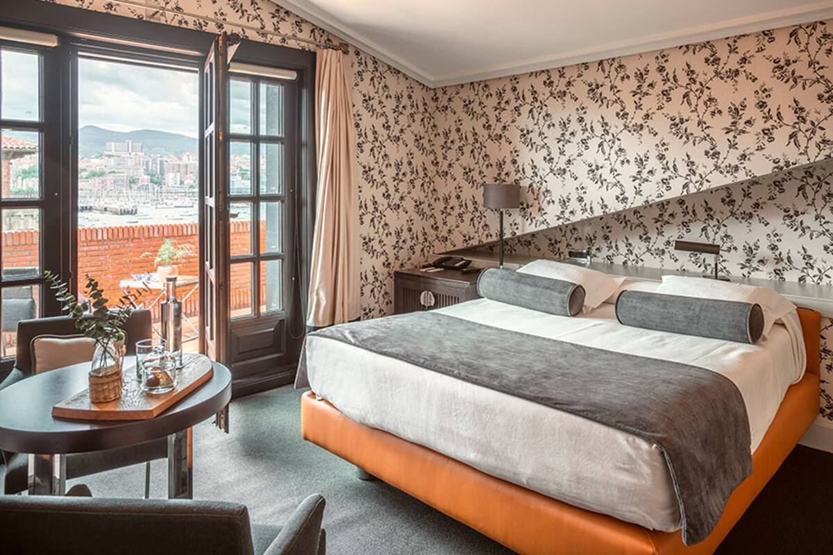 down duvets, minibar, in-room safe, desk