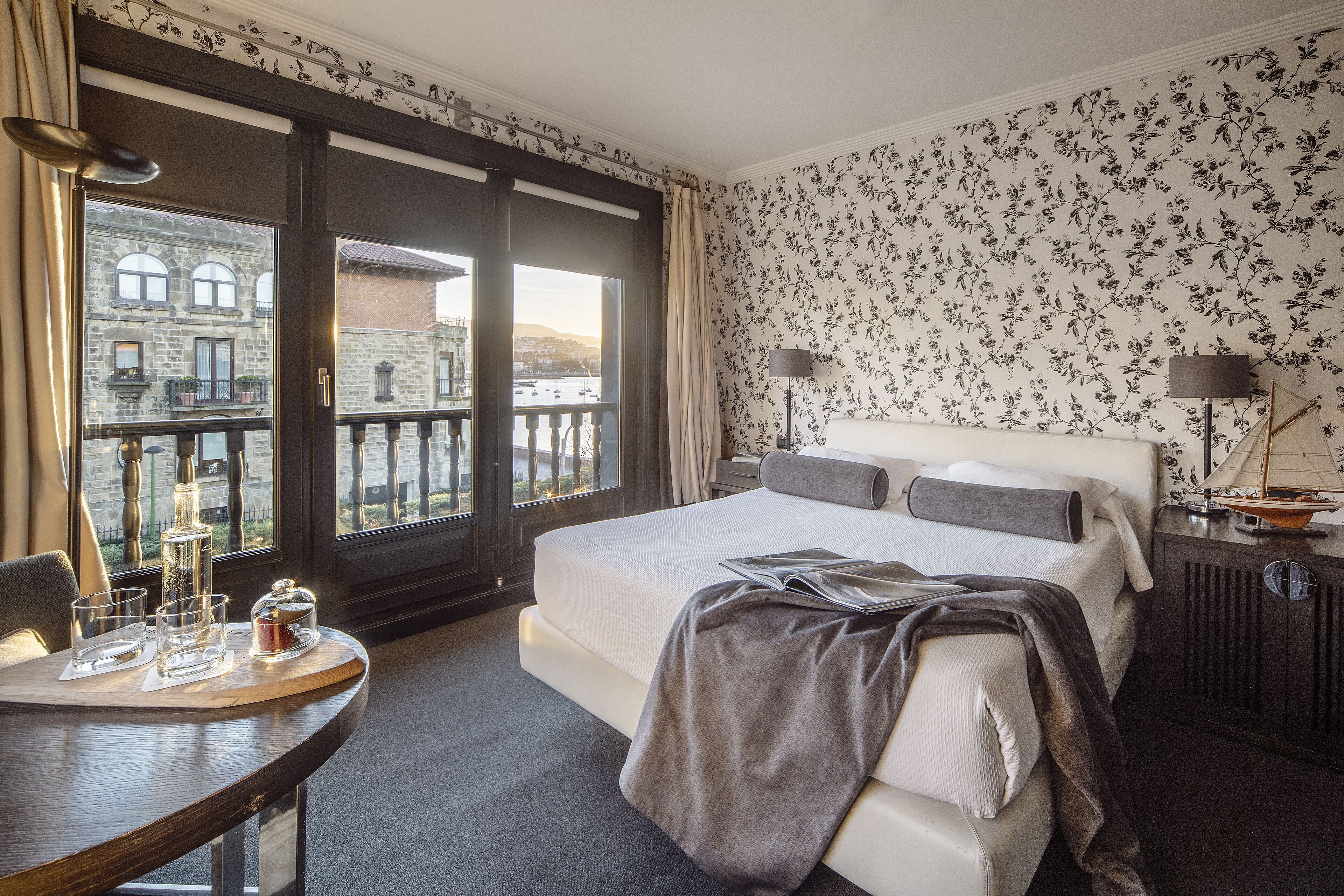 standard double room, garden view | down duvets, minibar, in-room safe, desk