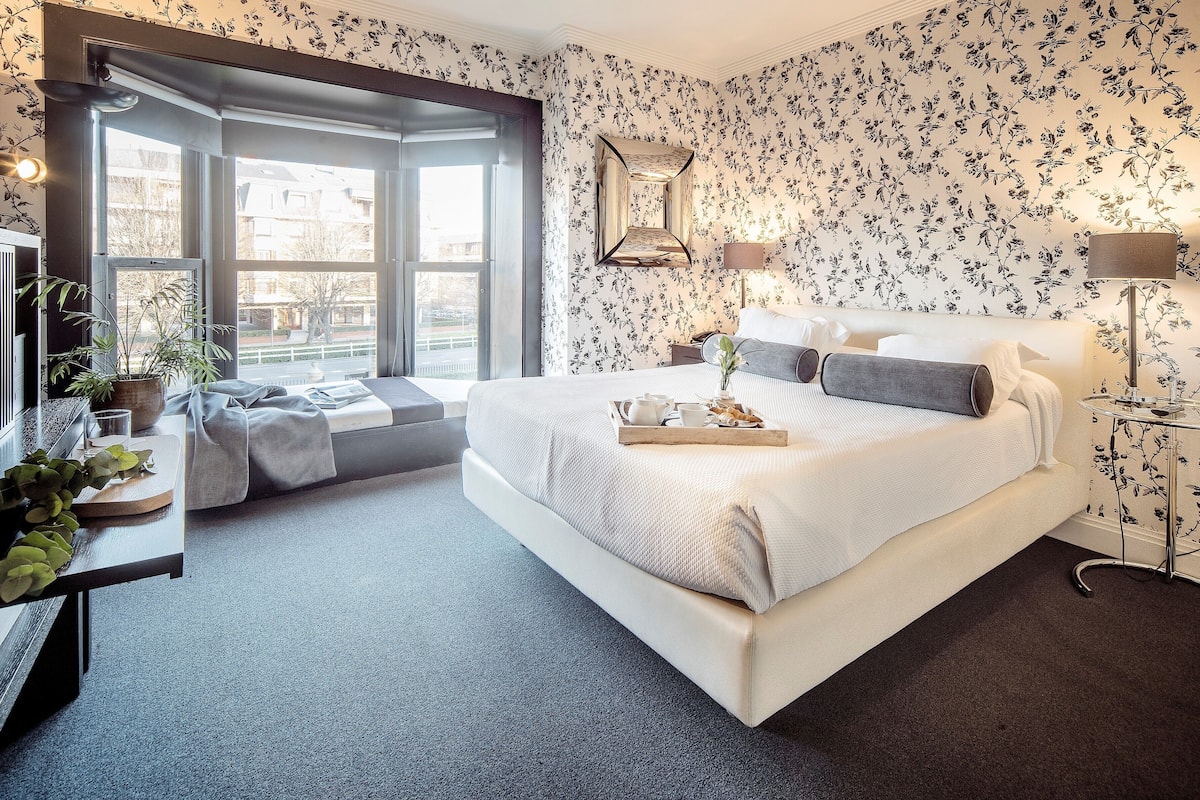 Down duvets, minibar, in-room safe, desk