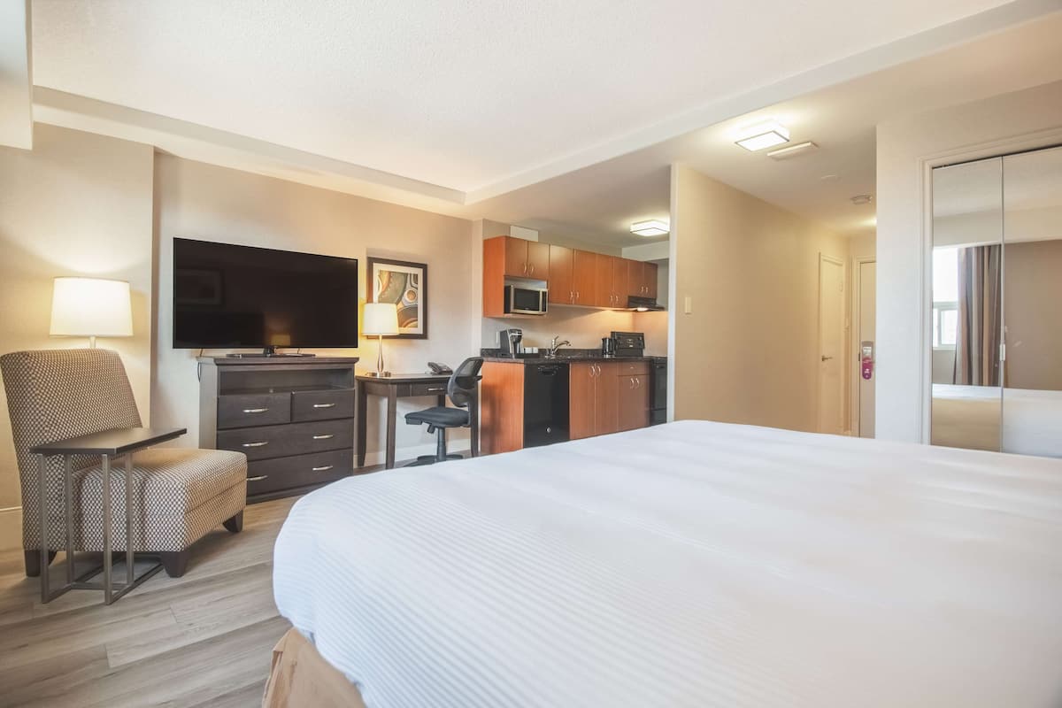 Premium Studio, 1 King Bed