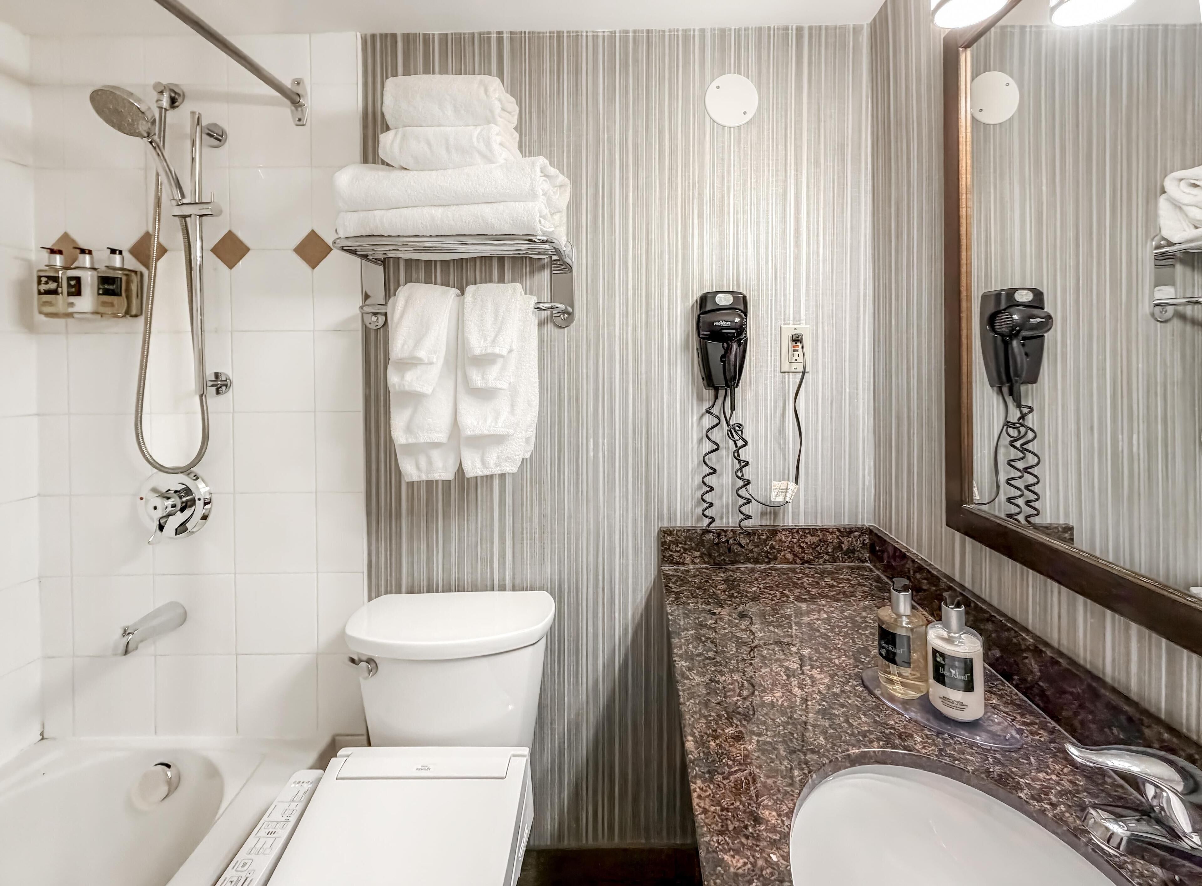 Photo - Coast Calgary Downtown Hotel & Suites by APA