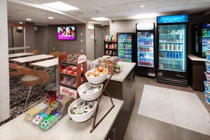 Food and drink - Coast Calgary Downtown Hotel & Suites by APA (Calgary)