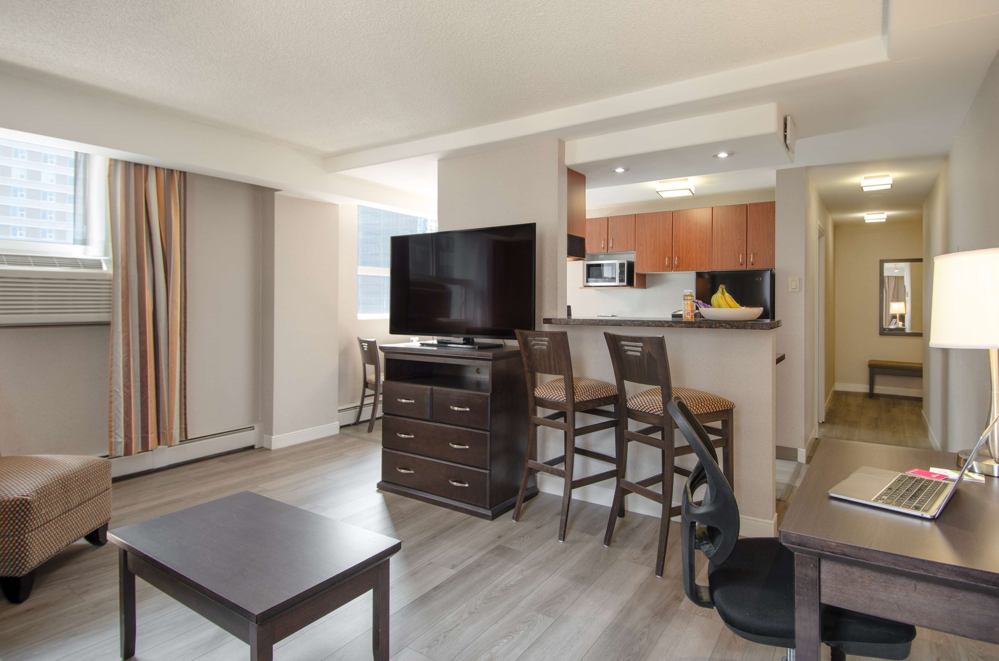 suite, 1 queen bed with sofa bed | 1 bedroom, premium bedding, in-room safe, desk