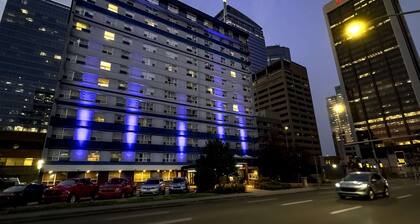 Coast Calgary Downtown Hotel & Suites by APA
