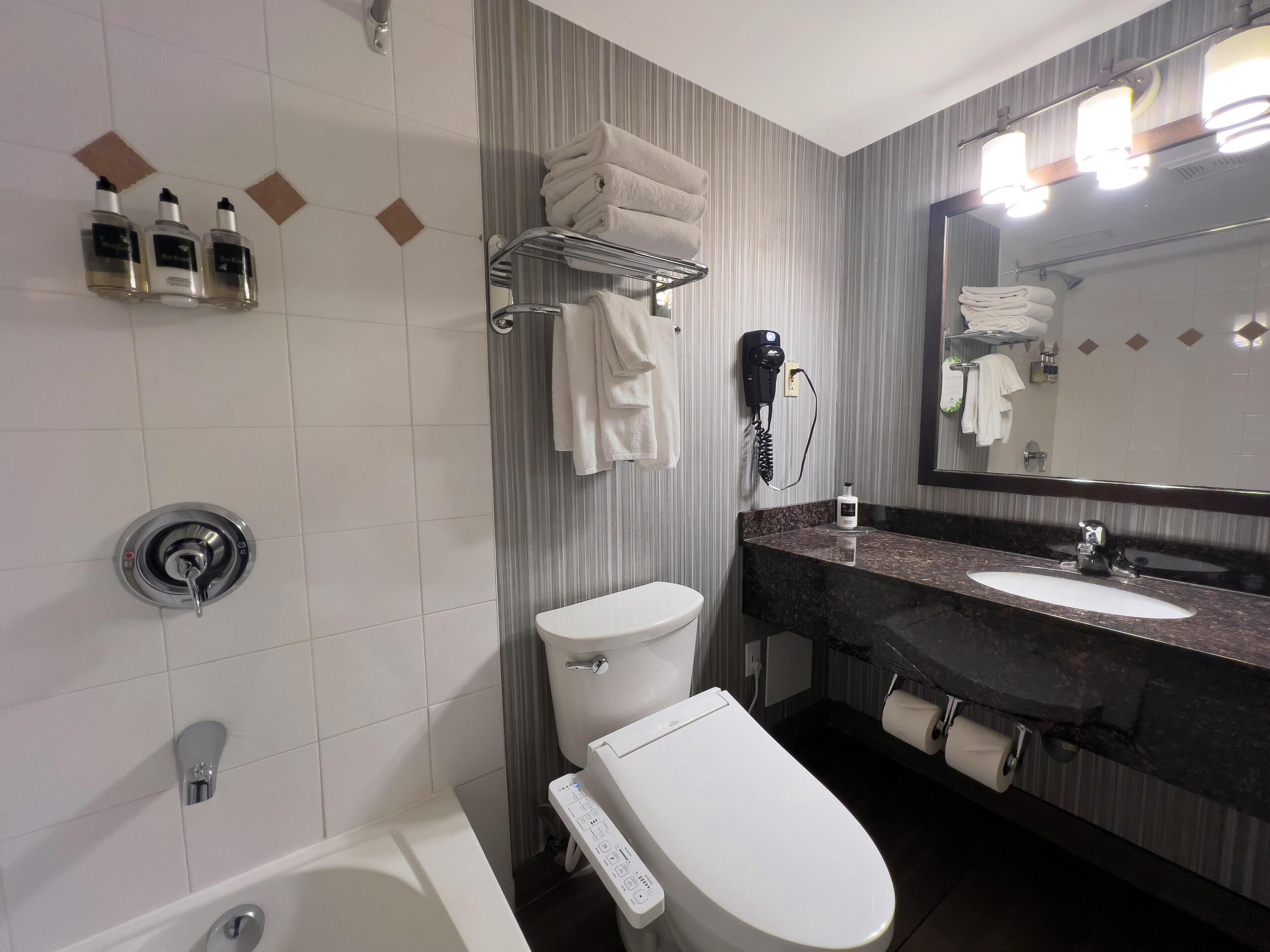 Photo - Coast Calgary Downtown Hotel & Suites by APA