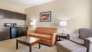 Svit - 1 kingsize-säng - icke-rökare - kylskåp och mikrovågsugn (Living Room;with Sofabed) | Sängtillbehör av högsta kvalitet, bäddmadrasser och skrivbord