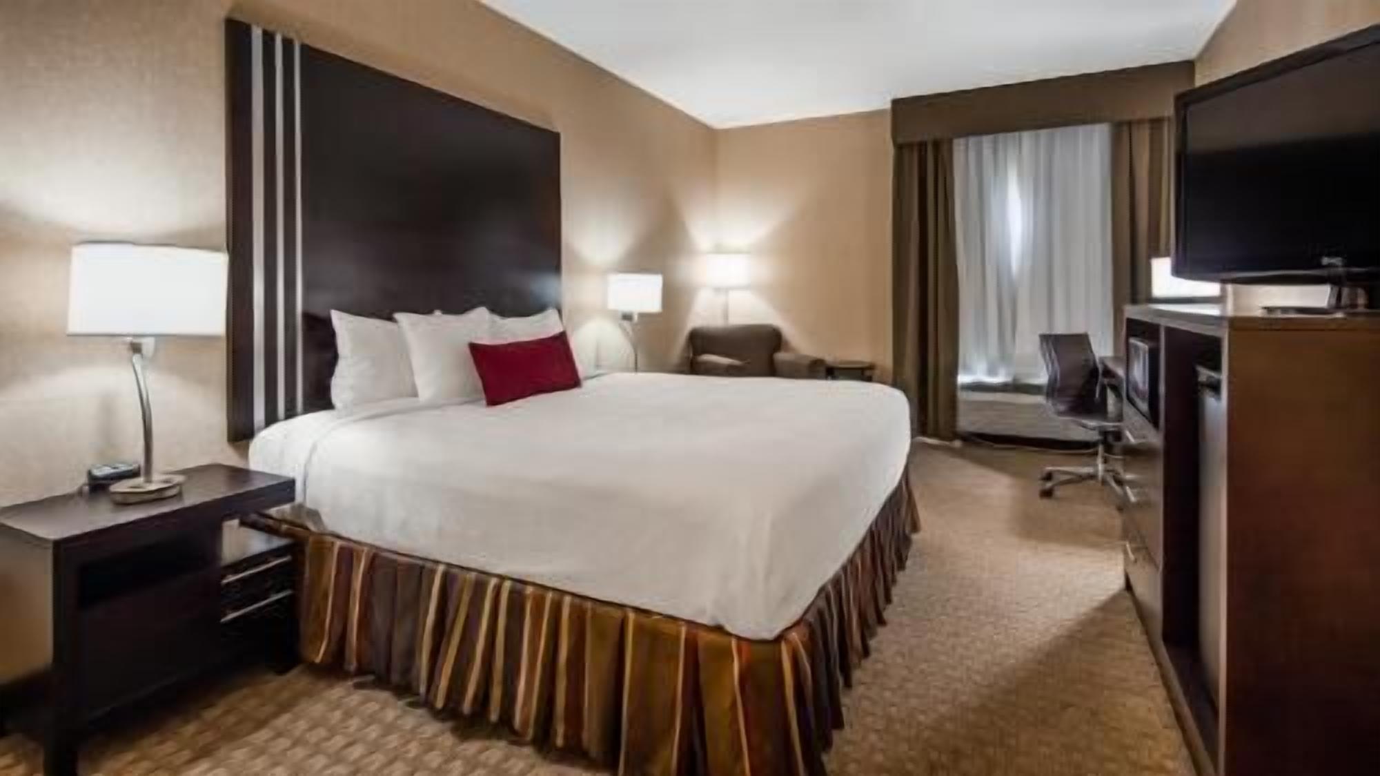 Premium bedding, pillowtop beds, desk, laptop workspace