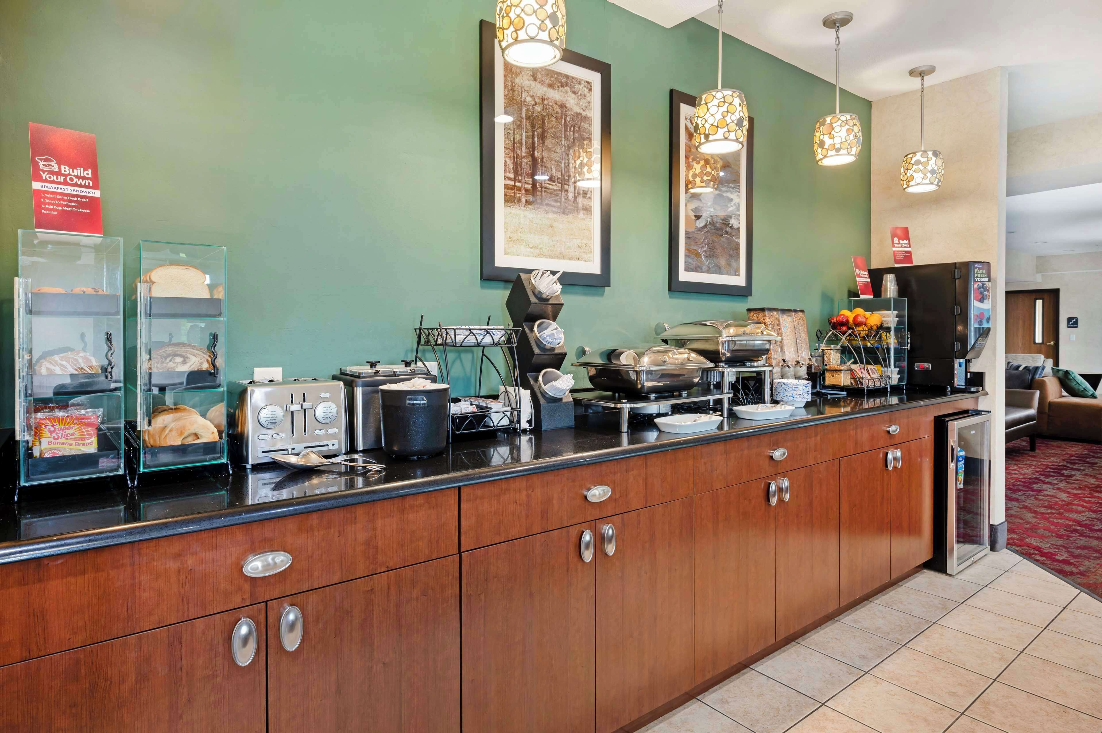 free daily continental breakfast