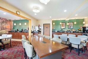 Meetings take place around a polished table, surrounded by comfortable chairs and modern lighting.