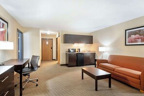 Family Suite, 2 Queen Beds, Non Smoking, Kitchenette | Private kitchen - Best Western Plus Howe Inn (Howe)