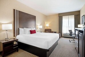 Premium bedding, pillow-top beds, desk, laptop workspace - Best Western Plus Howe Inn (Howe)
