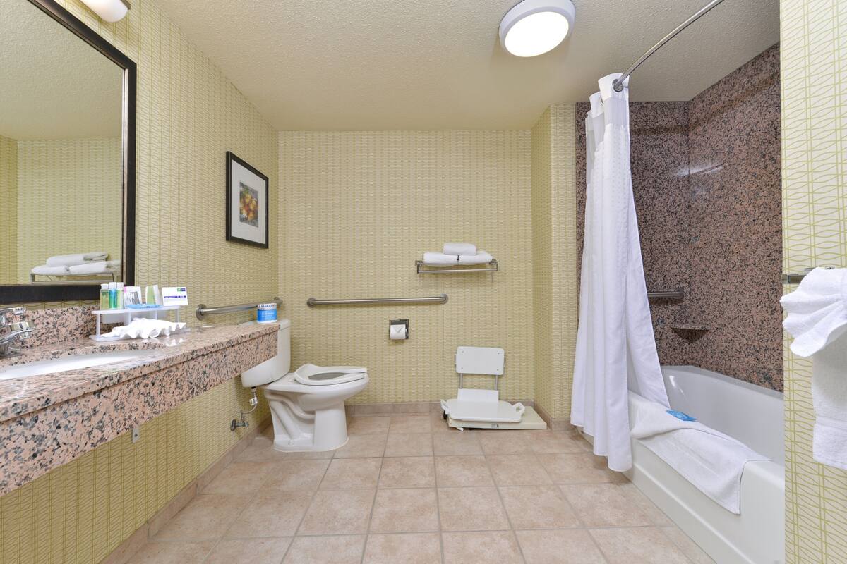 A bathroom with a toilet, sink, and bathtub.
