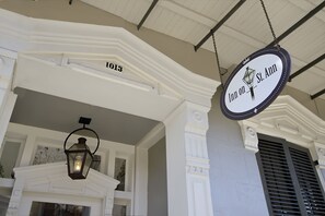 Property entrance - Inn on St Ann (New Orleans)
