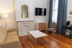Deluxe Room, 1 King Bed | Premium bedding, pillow-top beds, in-room safe, individually decorated