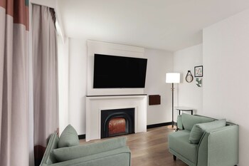 Premium Room, 1 King Bed | Living area | 46-inch flat-screen TV with cable channels, TV at Pennyweight Hotel Boston, Curio Collection by Hilton