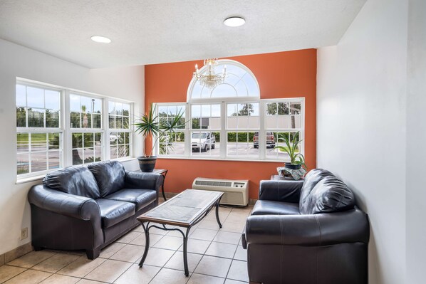 Lobby - Americas Best Value Inn & Suites Brunswick (Brunswick)