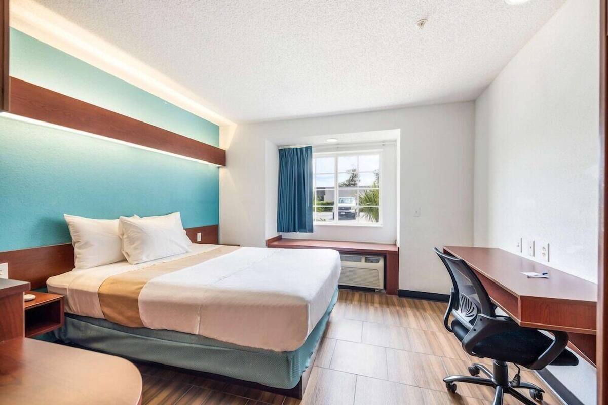 Desk, free WiFi, bed sheets