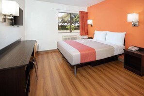 Desk, free WiFi, bed sheets - Motel 6 Arcadia, CA - Los Angeles - Pasadena Area (Arcadia)