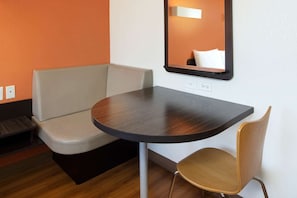 In-room dining - Motel 6 Arcadia, CA - Los Angeles - Pasadena Area (Arcadia)