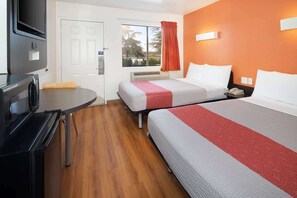 Escritorio, wifi gratis, ropa de cama