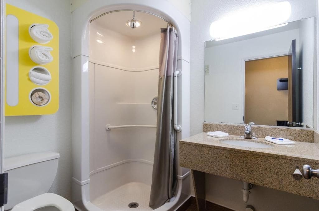 Shower, towels