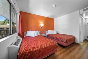 Habitació estàndard, 2 llits dobles, no fumadors | Escriptori, espai de treball apte per a portàtils i cortines opaques