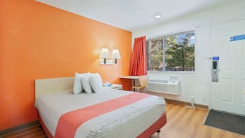 Bureau, espace de travail pour ordinateur portable, rideaux occultants