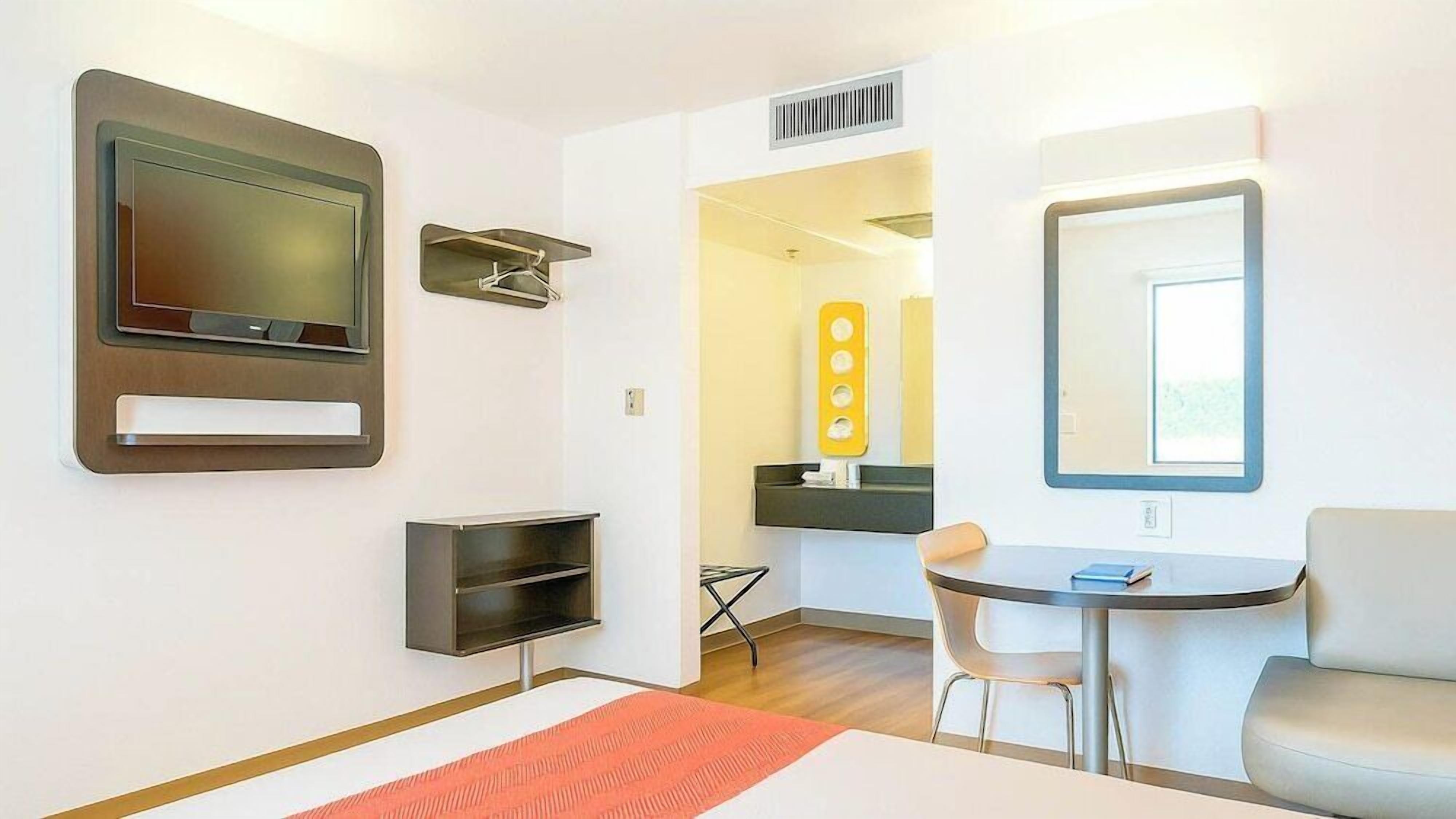 Photo - Motel 6-Carlsbad, CA Beach