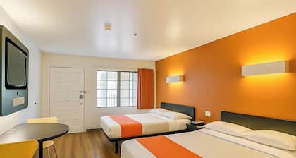 Motel 6 Carlsbad, CA Beach