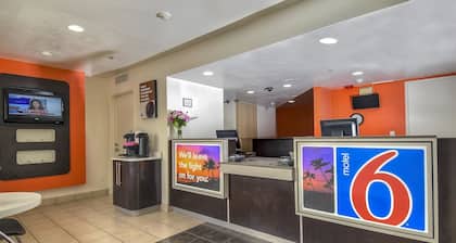 Motel 6 Carlsbad, CA Beach