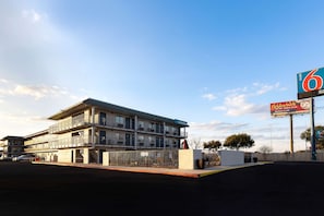 Exterior - Motel 6 San Antonio, TX - West SeaWorld (San Antonio)