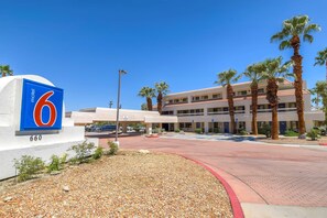 Exterior - Motel 6 Palm Springs, CA - Downtown (Palm Springs)