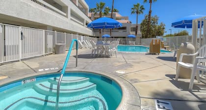 Motel 6 Palm Springs, CA - Downtown