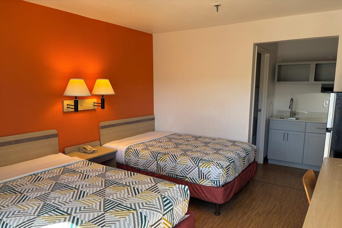 스탠다드룸, 더블침대 2개, 주방 | 책상, 무료 WiFi, 침대 시트