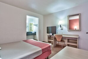 Desk, free WiFi, bed sheets - Motel 6 Flagstaff, AZ - West - Woodland Village (Flagstaff)