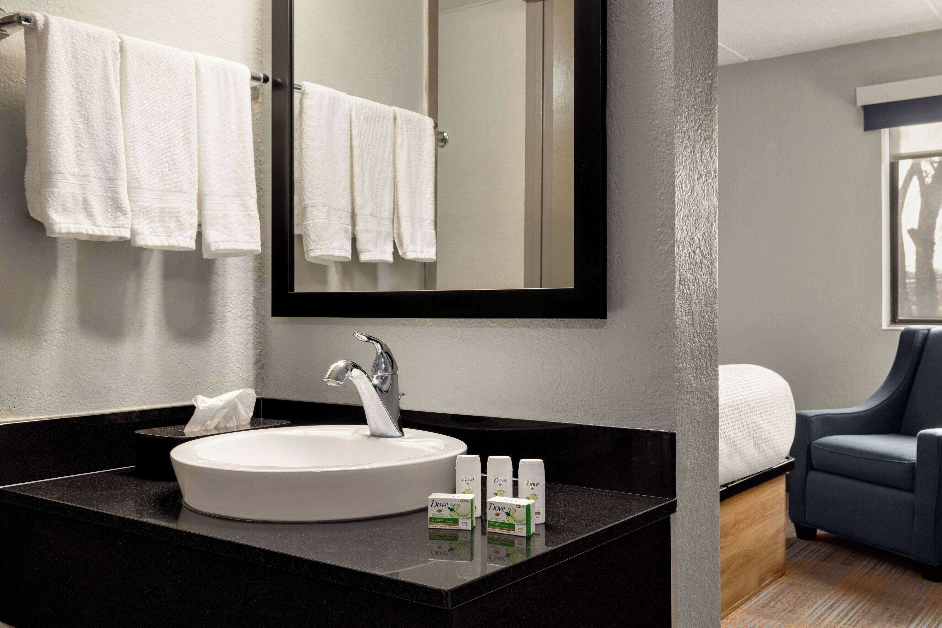 Foto - AmericInn by Wyndham Madison WI