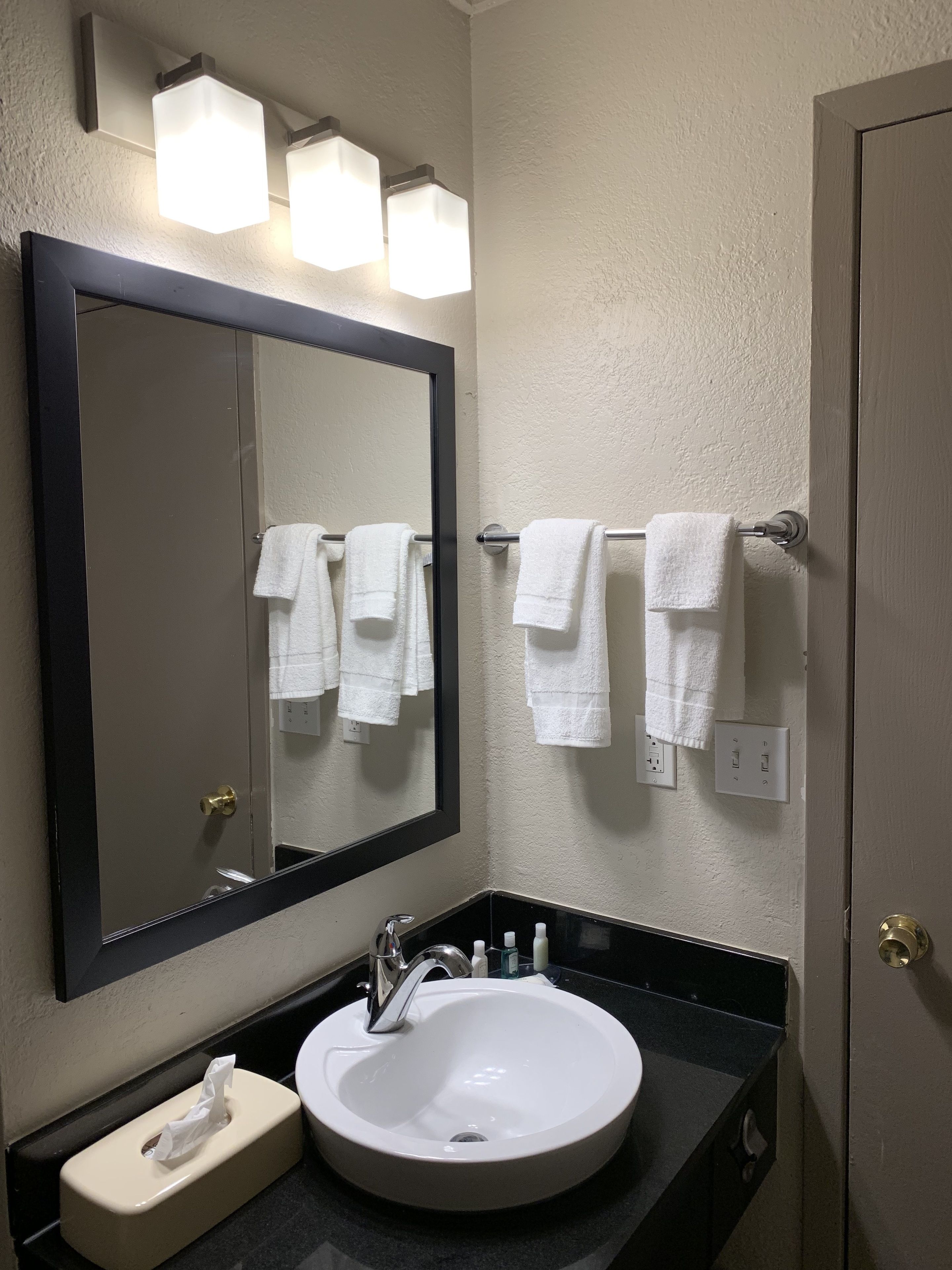 Foto - AmericInn by Wyndham Madison WI