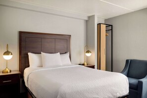 办公桌、隔音、免费 WiFi、床单