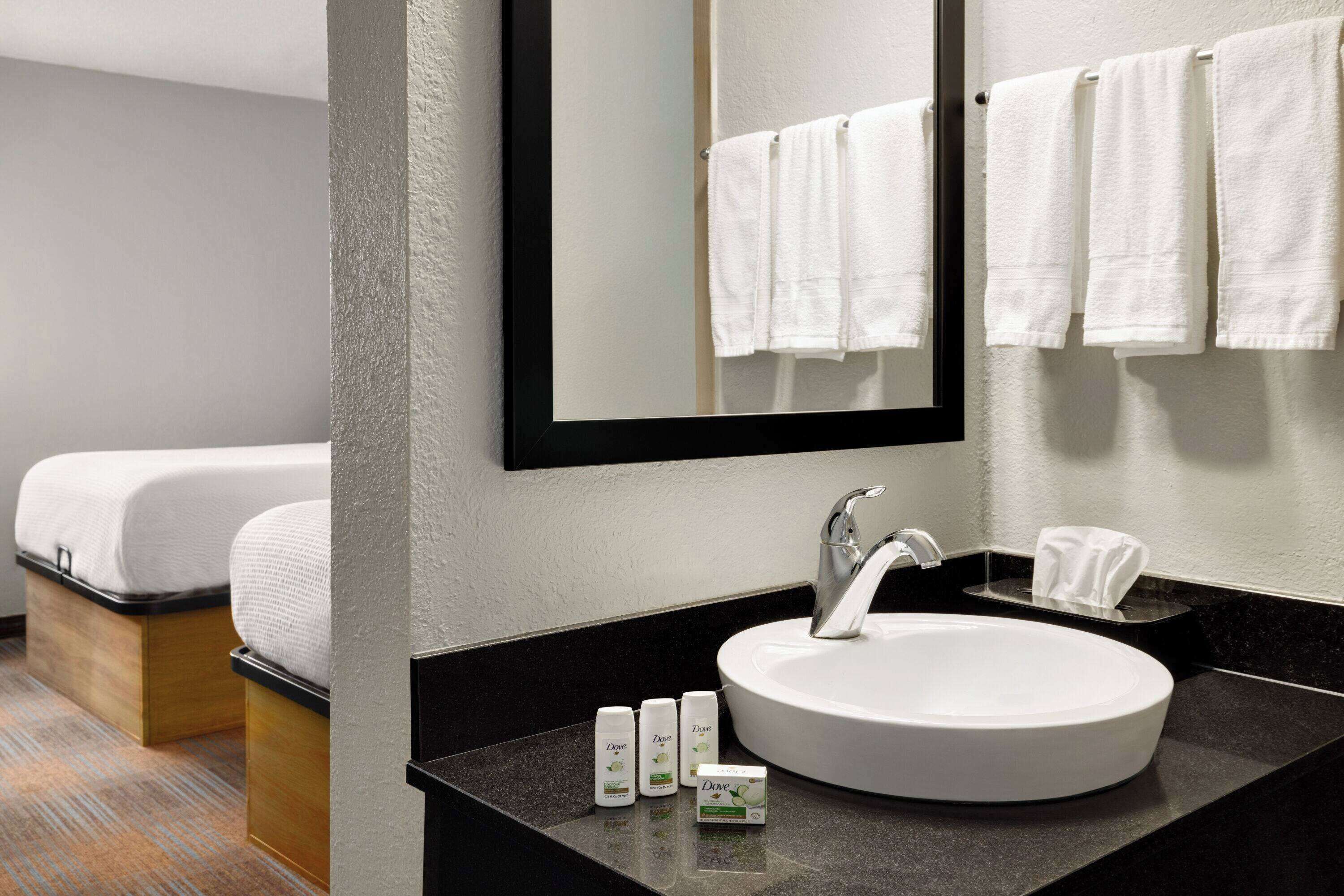 Foto - AmericInn by Wyndham Madison WI