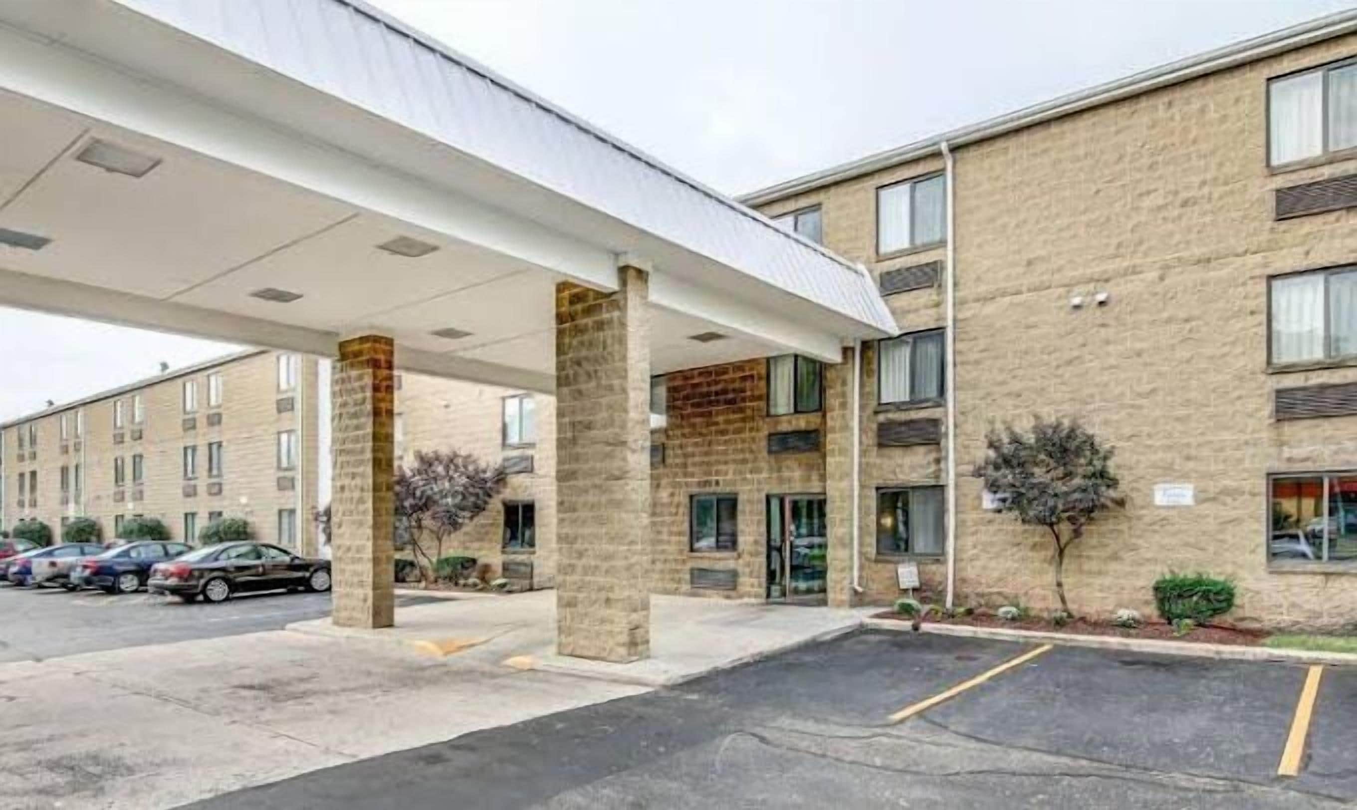 Foto - AmericInn by Wyndham Madison WI