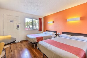 Habitació estàndard, 2 llits dobles, no fumadors, frigorífic i microones | Cortines opaques, planxa i posts de planxar i wifi gratuïta 