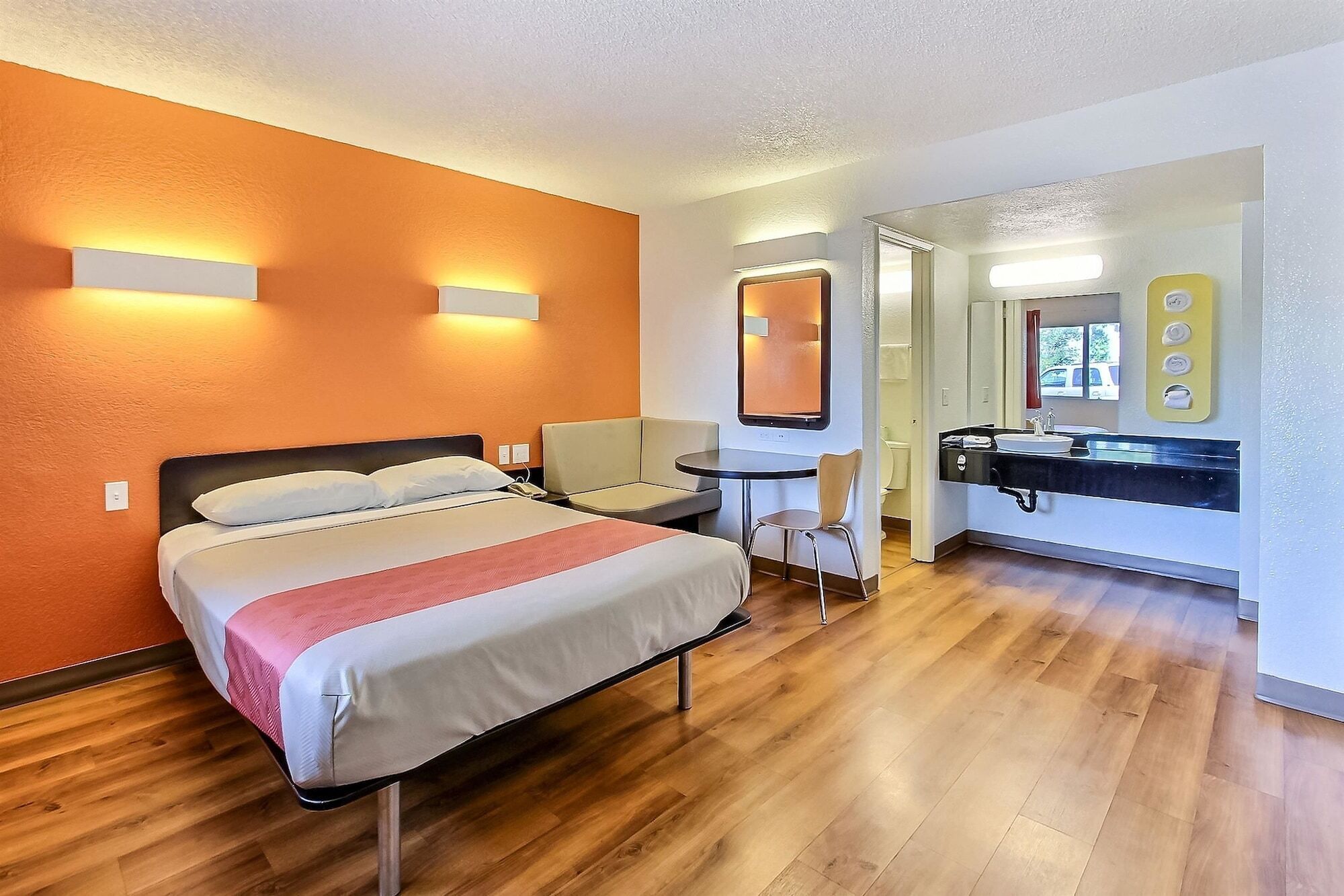 Verdunkelungsvorhänge, Bügeleisen/Bügelbrett, kostenloses WLAN