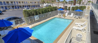 Motel 6 Las Vegas, NV – I-15 Stadium