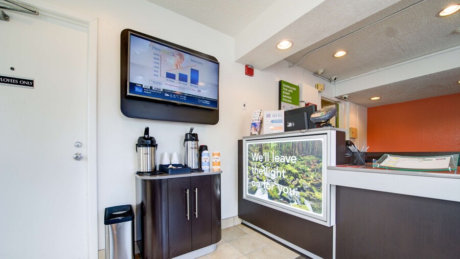 Motel 6 Seattle, WA - Airport