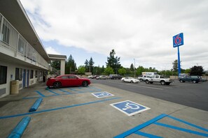 Self parking - Motel 6 Seattle, WA - Airport (SeaTac)